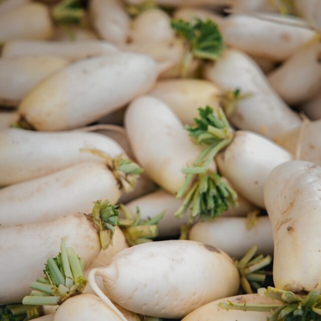 white garlic on brown wooden table